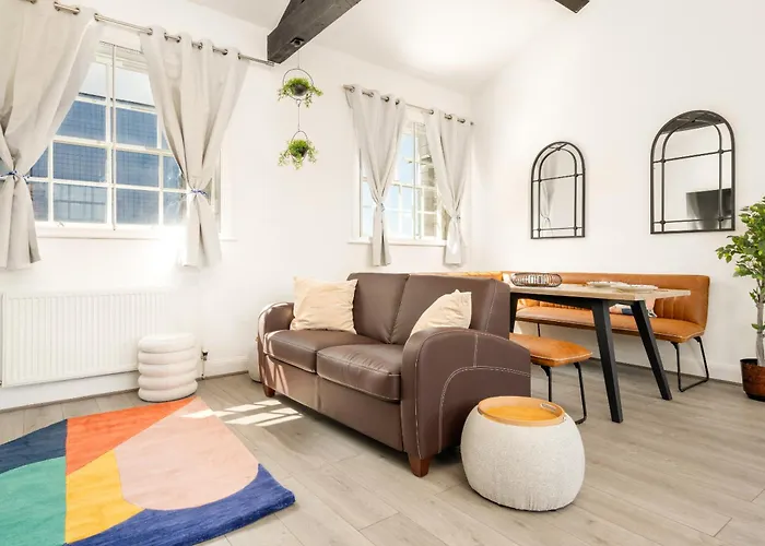 Wood Street - Stylish Prime Location Apartment By Vichy