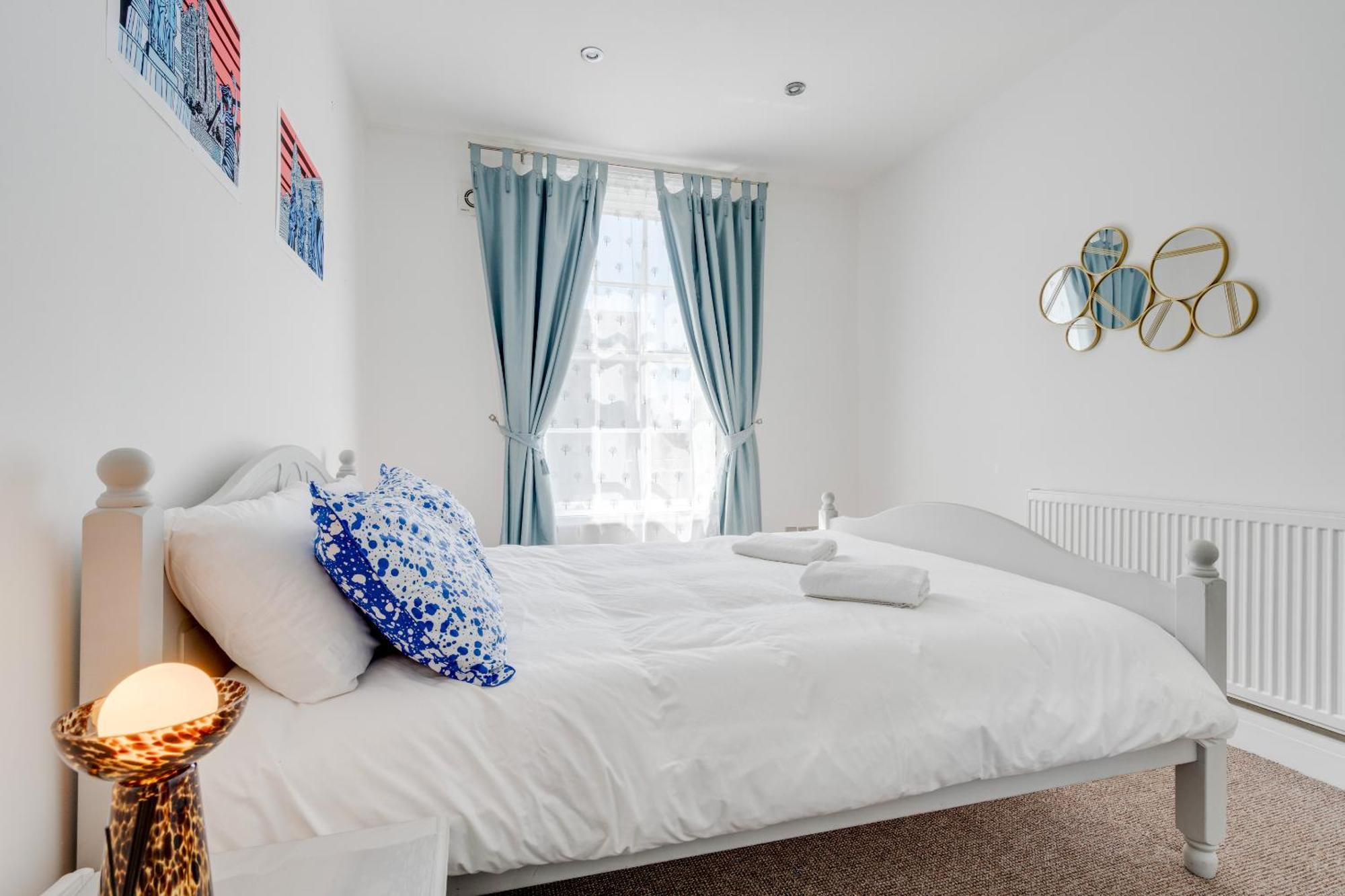 Wood Street - Stylish Prime Location By Vichy